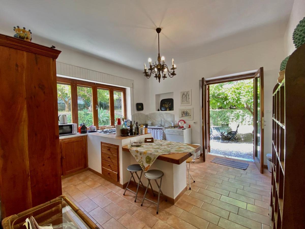 Villa Tana Pacenzia Cefalu Exterior photo